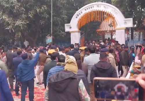 माता की पुण्यतिथि पर पैतृक गांव पहुंचे मुख्यमंत्री नीतीश कुमार