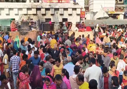 देवघर में बाबा बैद्यनाथ धाम में उमड़ी श्रद्धालुओं की भारी भीड़, मुंडन संस्कार को लेकर रही खास चहल-पहल