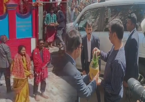 शादी की 20वीं वर्षगांठ पर मां छिन्नमस्तिका के दरबार पहुंचे सीएम हेमंत सोरेन