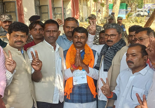 लातेहार नगर पंचाय अध्यक्ष पद पर महेश सिंह विजयी, कांग्रेस-आप के सपोर्ट के बावजूद नहीं जीत पाईं बिलासी टोपनो