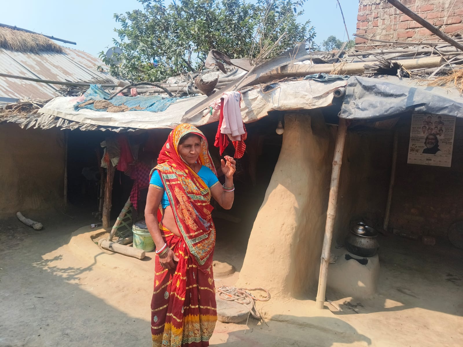 झारखंड में आज भी मिट्टी और फूस के घरों में रहने पर मजबूर हैं लोग