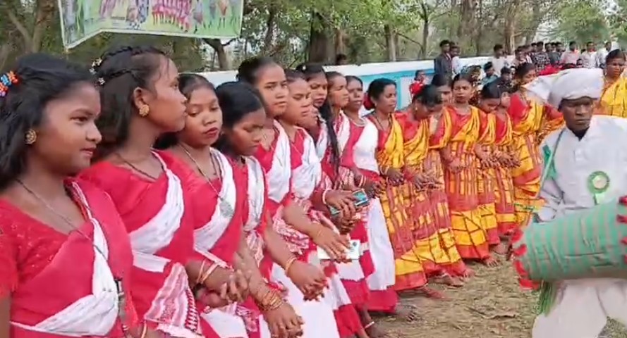 जामताड़ा में धूमधाम से मनाया गया बाहा पर्व, पारंपरिक नृत्य और पूजा में जुटा आदिवासी समाज