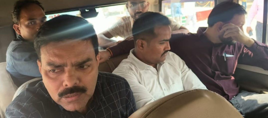 कोडरमा में 15 हजार रुपये रिश्वत लेते SI पवन कुमार गिरफ्तार, एसीबी की बड़ी कार्रवाई, चंदवारा थाना में मचा हड़कंप