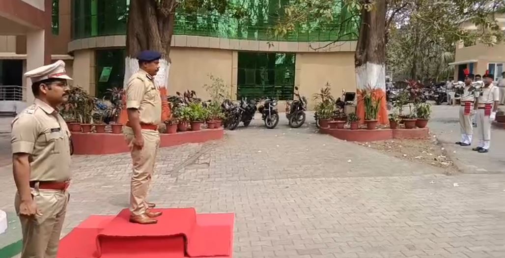 आगामी त्योहारों को लेकर जमशेदपुर पुलिस मुख्यालय में हाई लेवल बैठक, कोल्हान DIG ने दिए सख्त निर्देश