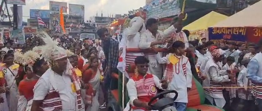 प्रकृति पर्व सरहुल पर झूम उठा झारखंड, रांची में भव्य शोभायात्रा ने मोहा मन