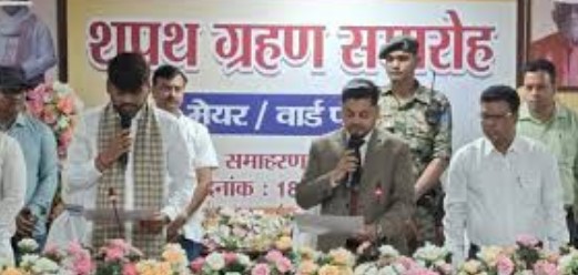 धनबाद के मेयर बने संजीव सिंह, उपयुक्त आदित्य रंजन ने दिलाई शपथ, 55 पार्षदों को भी दिलाई गई शपथ