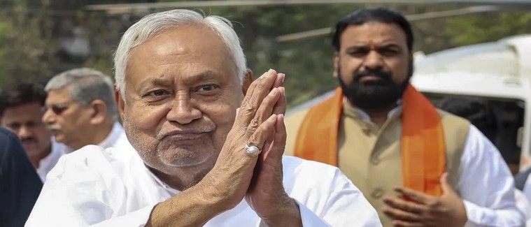 नीतीश कुमार ने बिहार विधान परिषद की सदस्यता से इस्तीफा दिया, फिलहाल बने रहेंगे बिहार के मुख्यमंत्री