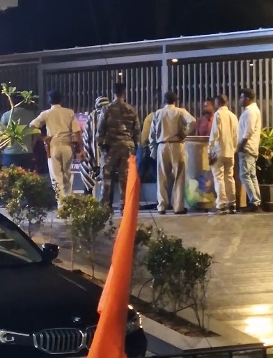 रांची में देर रात पुलिस का बड़ा एक्शन, दो नामी रेस्टोरेंट में छापेमारी, ड्रग्स सप्लाई की शिकायत पर मचा हड़कंप