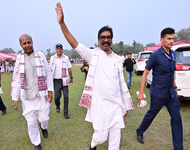 असम चुनाव में हेमंत सोरेन का बड़ा दांव, महिलाओं को हर महीने 2500 रुपए देने का वादा