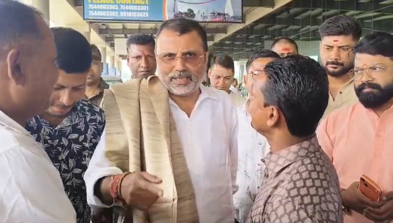 निशिकांत दुबे के बयान से झारखंड की राजनीति गरमाई,सत्ता परिवर्तन की अटकलों पर तेज हुई बयानबाजी