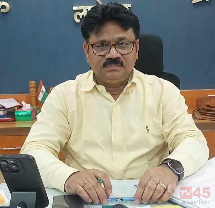 लातेहार में प्रशासनिक सक्रियता तेज: विकास और पारदर्शिता पर DC संदीप कुमार का फोकस