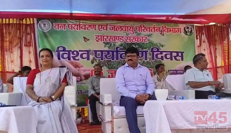 लातेहार के डीएम ने कहा महुआ चुनने के लिए जंगलों में आग लगाने पर होगी कार्रवाई