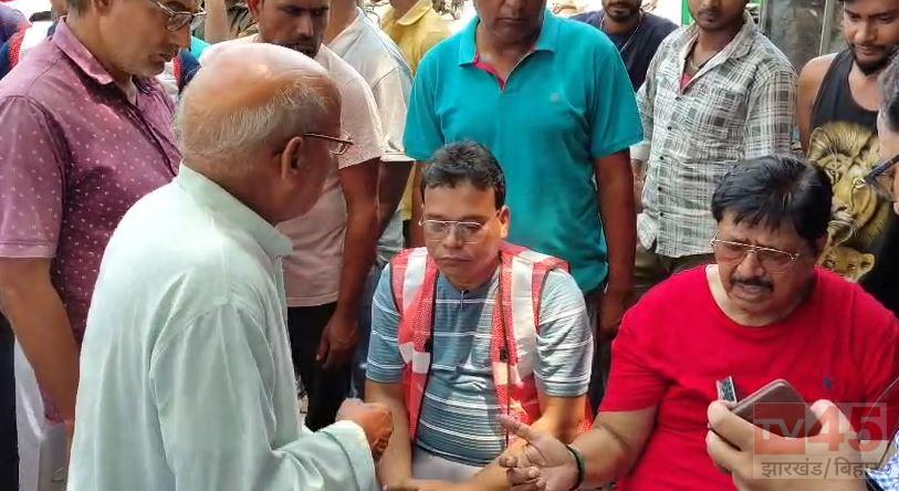 सारठ में जमीन पर अवैध कब्जे को लेकर विवाद, पीड़ित पक्ष ने थाना प्रभारी और सीओ से लगाई न्याय की गुहार