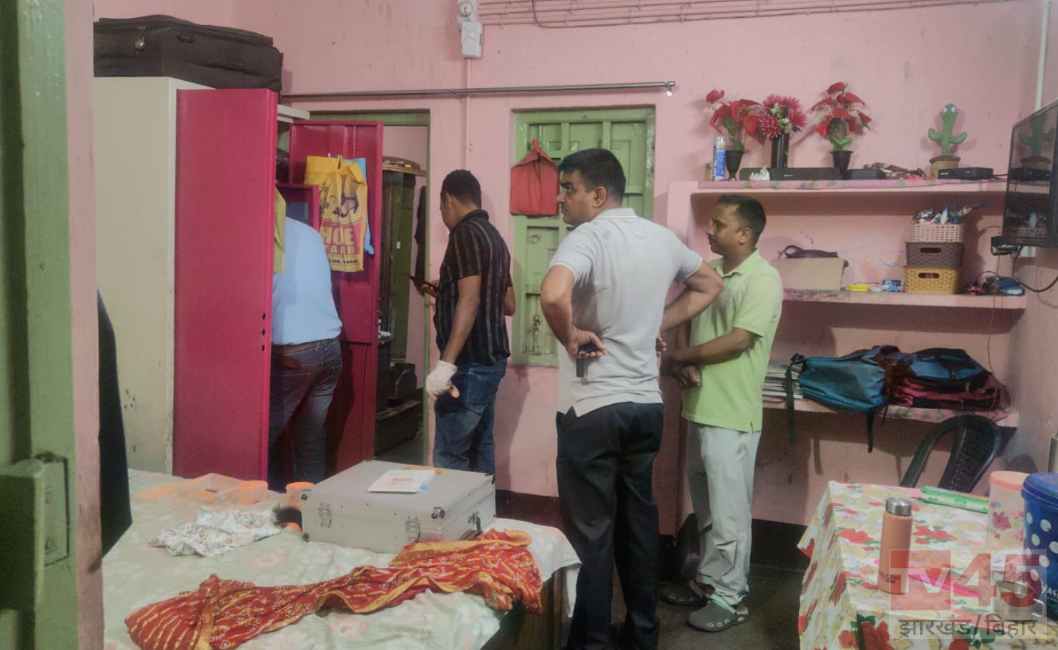 जमशेदपुर के टाटा मोटर्स कॉलोनी में दिनदहाड़े चोरी, बंद घर से लाखों के जेवर और नकदी ले उड़े चोर