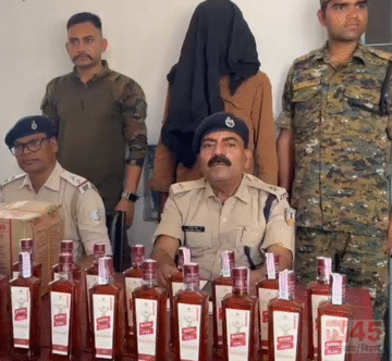 अवैध शराब (illegal liquor)तस्करी के खिलाफ चतरा पुलिस की बड़ी कार्रवाई :408 बोतल शराब के साथ तस्कर गिरफ्तार