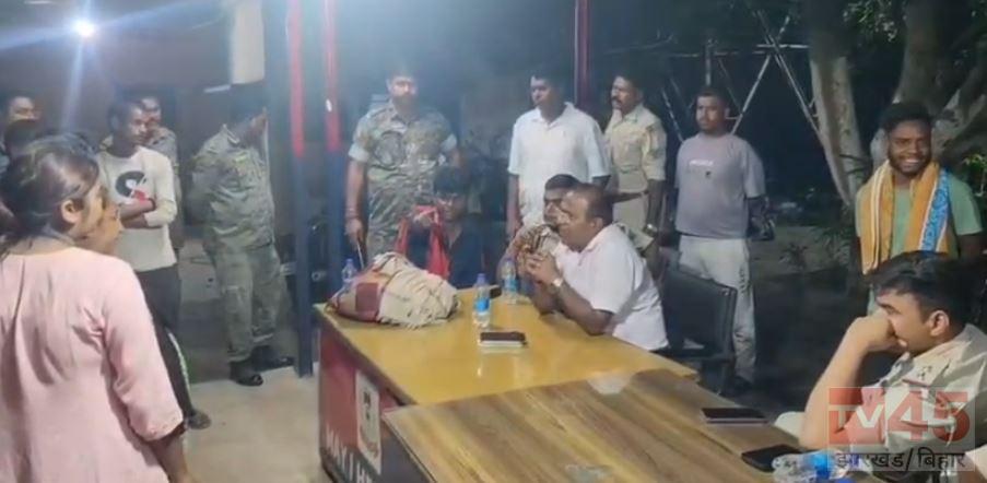 बाघमारा में बिजली तार जोड़ने के विवाद ने लिया हिंसक रूप, मुखिया समेत कई घायल