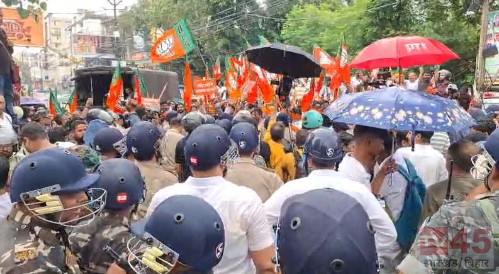 राहुल गांधी के विरोध में आज देशभर में भाजपा का प्रदर्शन, कांग्रेस कार्यालयों का हो रहा है घेराव