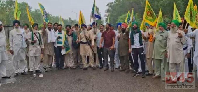 किसान महापंचायत से पहले दिल्ली बॉर्डर पर बढ़ी चौकसी, कड़े सुरक्षा घेरे के बीच राजधानी पहुंचने की कोशिश में किसान नेता