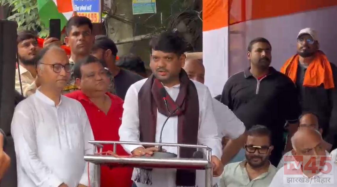 कोयलांचल के विकास के लिए उठी मजबूत आवाज, मूसलाधार बारिश में भी जारी रहा महाधरना, सभी दल हुए एकजुट
