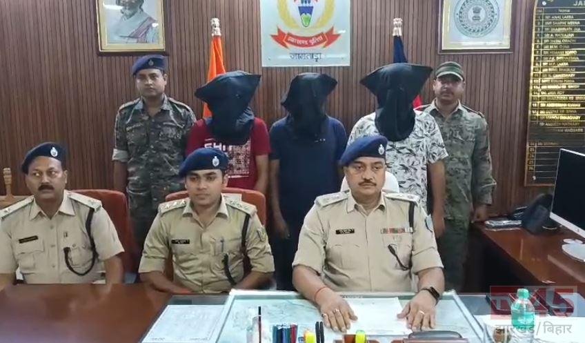 जामताड़ा पुलिस की बड़ी कार्रवाई, तीन साइबर ठग गिरफ्तार, बैंक अधिकारी बनकर करते थे लाखों की ठगी