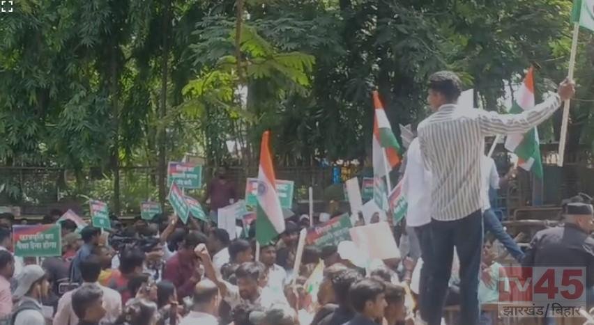 JPSC-JSSC अनियमितताओं के खिलाफ छात्रों का हल्लाबोल, AJSU छात्र संघ ने किया लोक भवन घेराव