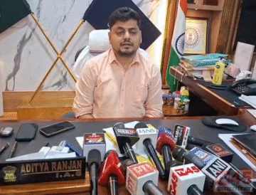 भू-धसान और गैस रिसाव (gas leak) के बाद सड़क को दोबारा चालू कराने की मांग, DC ने कहा कि भू-धसान की समस्या दशकों पुरानी है।
