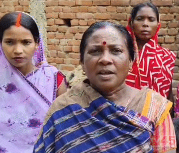 बरसात का मौसम आते ही मलुकचाल (Malukchal) गांव के ग्रामीणों की बढ़ी मुश्किलें, अभी तक नहीं बन पाई पक्की सड़क