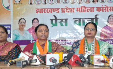 महिला कांग्रेस कार्यकर्ता 'Nari Shakti Vandan Adhiniyam'अधिनियम,'संसद चलो' रखा है आंदोलन का नाम