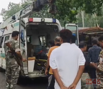 मिनी ट्रक (Mini-truck) ने बाइक सवार दो युवकों को कुचला, विपरीत दिशा से जा रहे थे दोनों युवक