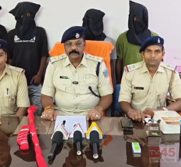 12 दुकानों (12 shops) में हुई सिलसिलेवार चोरी की वारदात, ताला तोड़कर चोरी की वारदात को दिया अंजाम