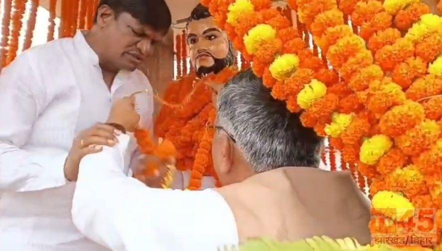 Dhanbad: तेतुलमारी में शहीद शक्तिनाथ महतो की 78वीं जयंती पर उमड़ा जनसैलाब, अलग-अलग मंचों से दी गई श्रद्धांजलि