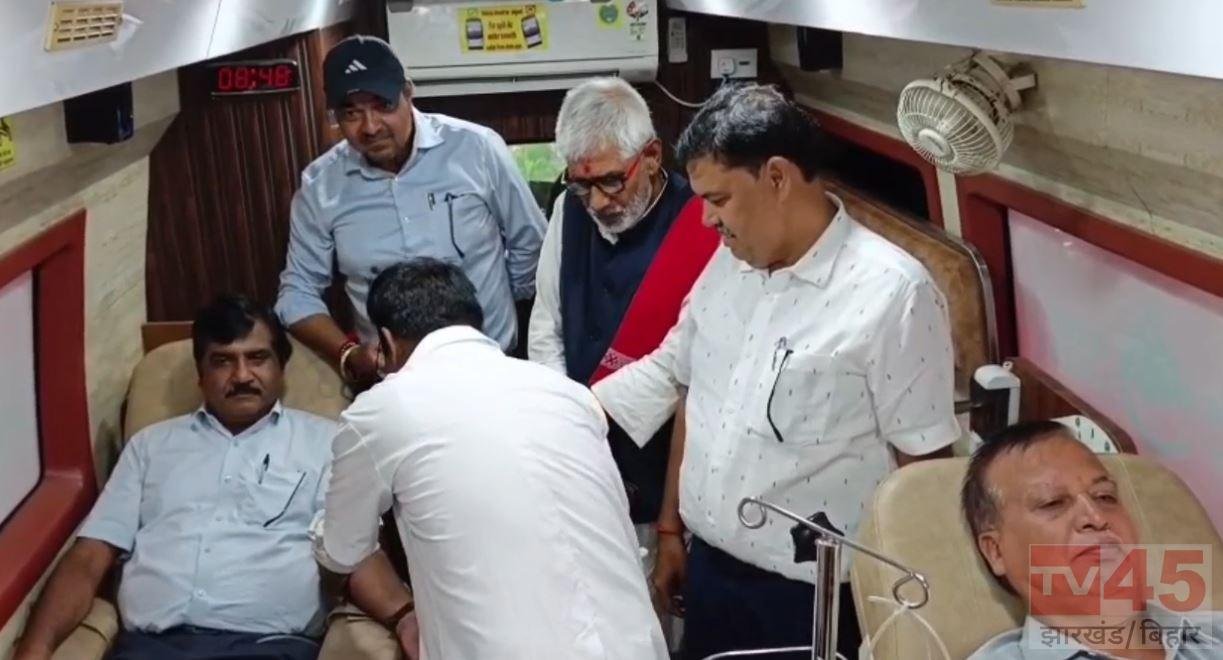 धनबाद जिले के बाघमारा बरोरा थाना परिसर में रक्तदान शिविर, पुलिसकर्मियों के साथ महिलाओं और युवाओं ने बढ़-चढ़कर लिया हिस्सा