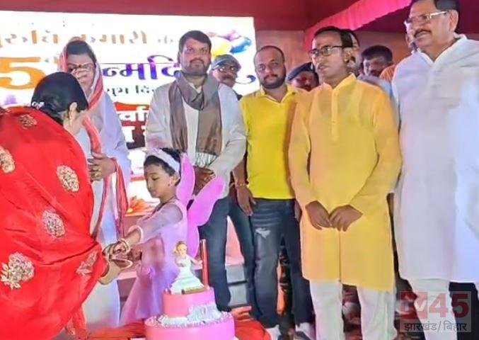 बाघमारा में धनबाद मेयर संजीव सिंह की मौजूदगी से बढ़ी राजनीतिक सरगर्मी, जन्मदिन समारोह बना चर्चा का केंद्र