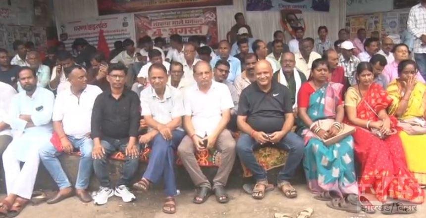 Dhanbad: गोविंदपुर फ्लाईओवर निर्माण पर भाकपा माले का प्रदर्शन, गुणवत्ता और स्थानीय रोजगार को लेकर सरकार को दी आंदोलन की चेतावनी