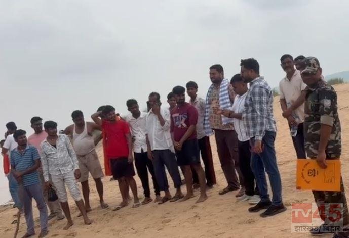 गढ़वा: सोन नदी में सेल्फी का शौक पड़ा भारी, तीन छात्राएं डूबीं, ग्रामीणों ने एक को बचाया