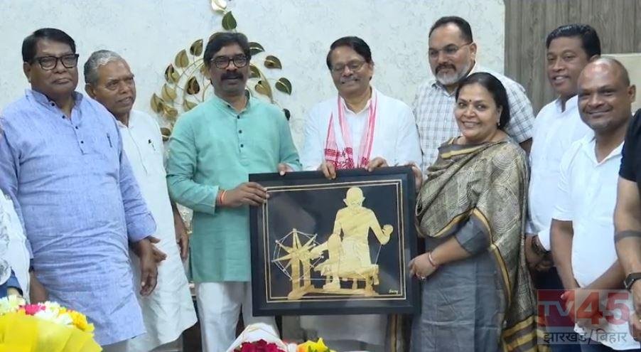छात्र हित में सरकार के फैसलों पर कांग्रेस नेताओं ने जताया आभार, सीएम हेमंत सोरेन से की मुलाकात
