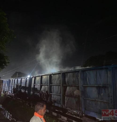 चांडिल के पास कोयला लदी मालगाड़ी में लगी आग, चालक की सूझबूझ से टला बड़ा हादसा