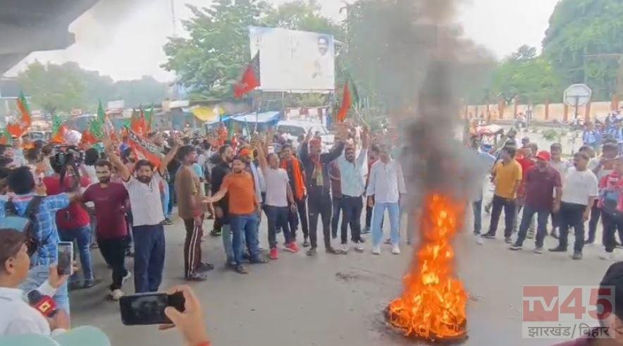 झारखंड बंद का मिला-जुला असर, रांची में जगह-जगह जलाए गए टायर, छात्रों पर लाठीचार्ज के विरोध में सड़कों पर उतरी भाजपा