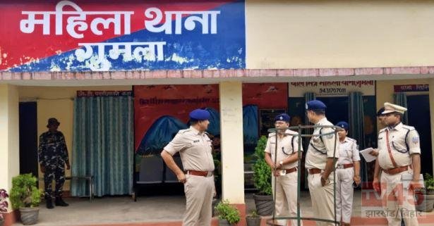 गुमला में नवविवाहिता ने ससुराल पक्ष पर लगाए गंभीर आरोप, पति समेत 6 लोगों के खिलाफ प्राथमिकी