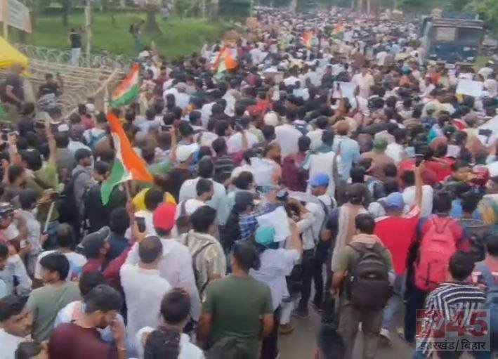 रांची में छात्रों का हुंकार, विधानसभा की ओर बढ़ा हजारों छात्रों का हुजूम
