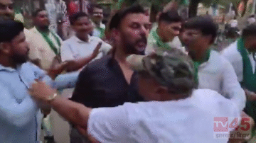 JMM कार्यकर्तायों (JMM workers) का मारपीट और बदसलूकी का विडियो वायरल, राजनीतिक और सामाजिक दोनों स्तरों पर उठा सवाल