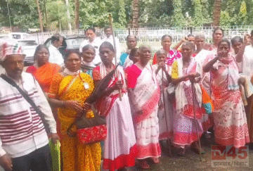 आंदोलनकारीयों के परिवार (families) के अधिकार को लेकर विरोध प्रदर्शन, उपायुक्त संदीप कुमार को सौंपा ज्ञापन