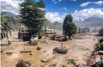 नेपाल-तिब्बत क्षेत्र में अचानक आई बाढ़ (flash floods )में लगभग 2000 लोग लापता , महाराष्ट्र के 404 लोगों में से 338 सुरक्षित