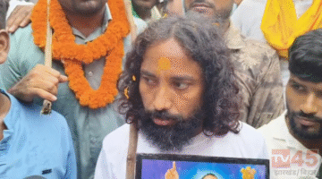 24 जिले, 24 संकल्प' के साथ देवघर में छात्र नेता देवेंद्र नाथ महतो ( Devendra Nath Mahto) ने शुरू किया सरकार के खिलाफ अभियान ।