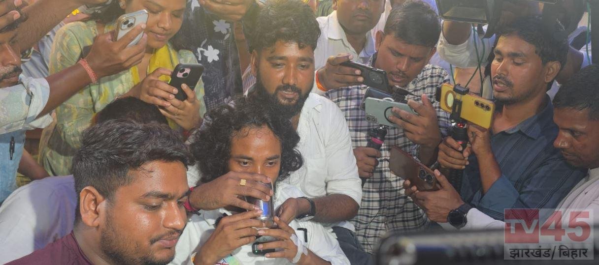 रांची में छात्र आंदोलन जारी: सोनम वांगचुक की सलाह पर देवेंद्र नाथ महतो ने तोड़ा निर्जला अनशन, संघर्ष रहेगा जारी