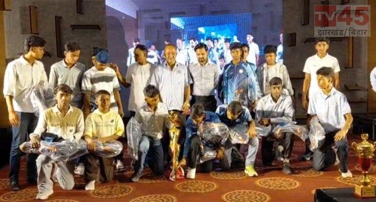 धनबाद डीसीए के वार्षिक सम्मेलन में क्रिकेट प्रतिभाओं का सम्मान, सौरभ तिवारी ने युवाओं को दिया मेहनत का मंत्र