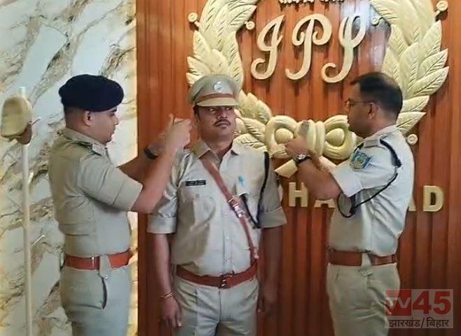 साहस और कर्तव्यनिष्ठा को मिला सम्मान, धनबाद के तीन SI बने इंस्पेक्टर, सिपाही को मिली ASI पदोन्नति
