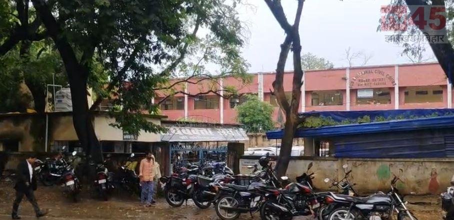 गढ़वा: श्री बंशीधर नगर सिविल कोर्ट से पुलिस अभिरक्षा में कैदी फरार, सुरक्षा व्यवस्था पर उठे सवाल