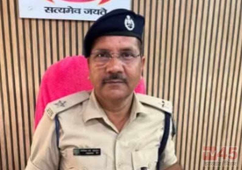 गिरिडीह नगर थाना में युवक की पिटाई का वीडियो वायरल, थाना प्रभारी रतन कुमार सिंह लाइन क्लोज