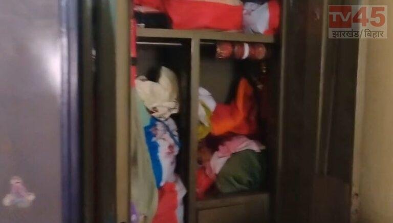 गुमला: घाघरा में घर की खिड़की तोड़कर लाखों की चोरी, नकदी और सोने-चांदी के जेवरात ले उड़े चोर